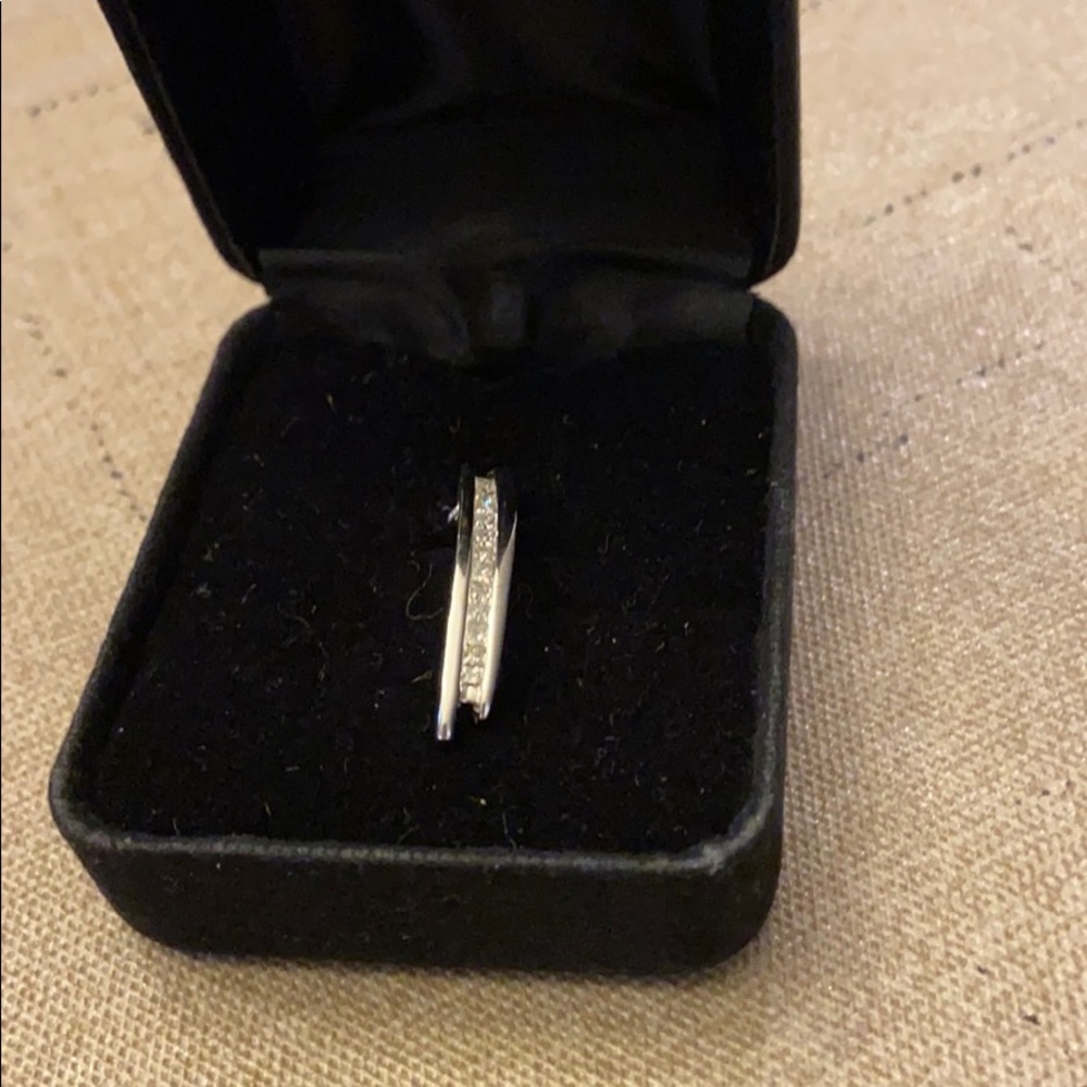 18 kt. White gold and diamond slide pendant.